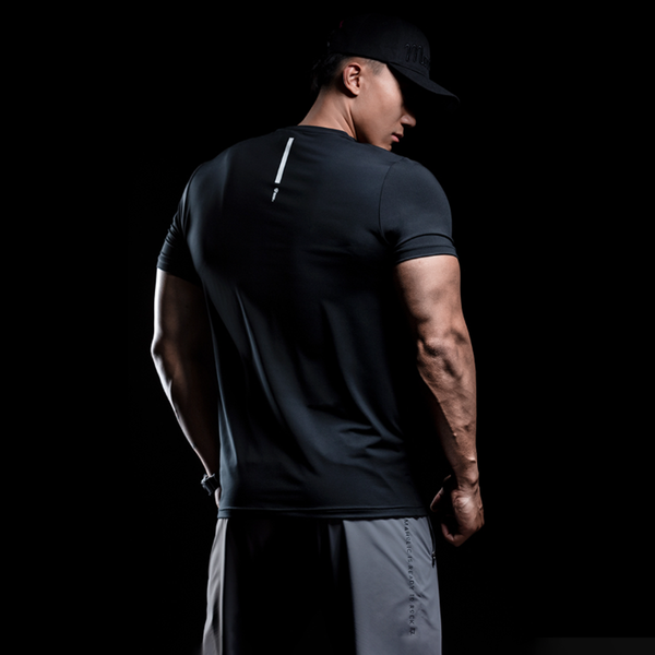 Tech Quick-Dry Coating, Enables Effective Sweat Management, Keeps You Dry During Sports