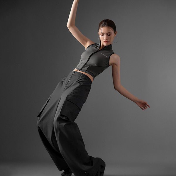 Form-Fitting Silhouette